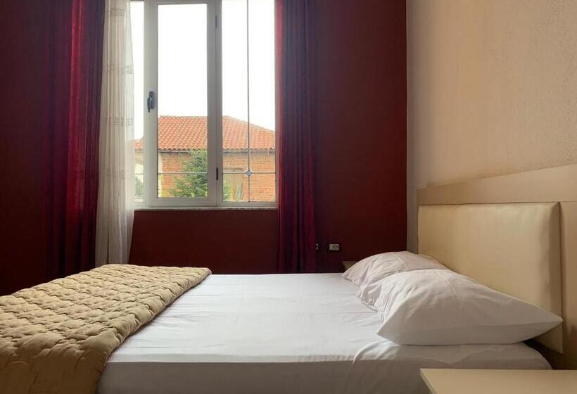 חדר משפחתי, Vila Topciu