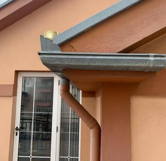 سوئیت با بالکن, Vila Topciu