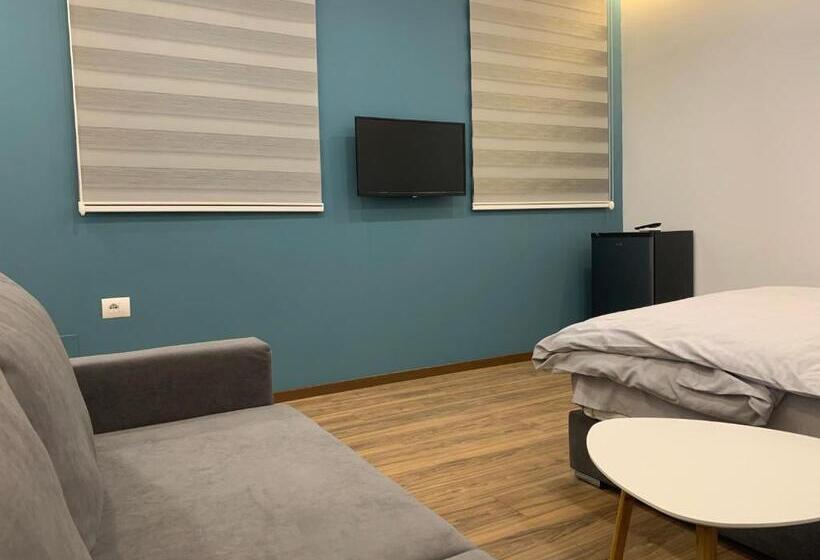 סטודיו סטנדרטי נוף לגינה, Vila Topciu