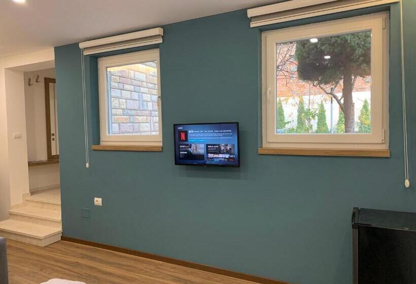 סטודיו סטנדרטי נוף לגינה, Vila Topciu