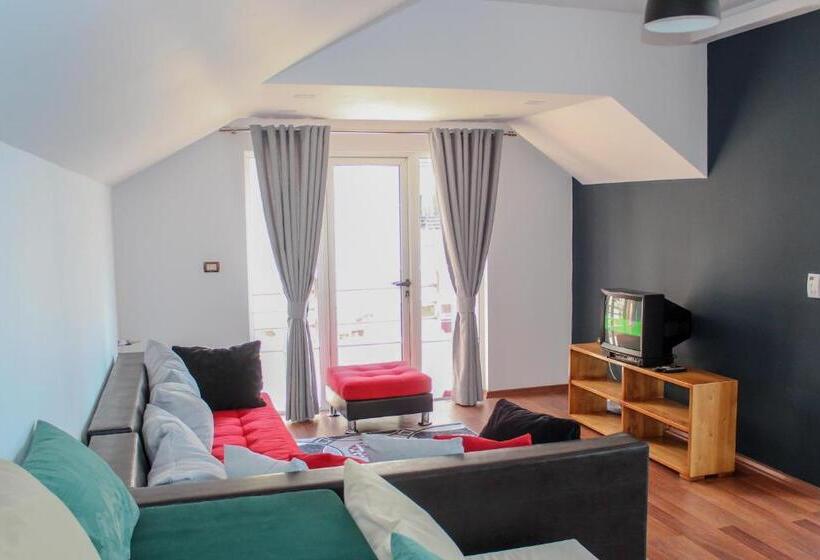 סוויטה עם מרפסת, Vila Topciu