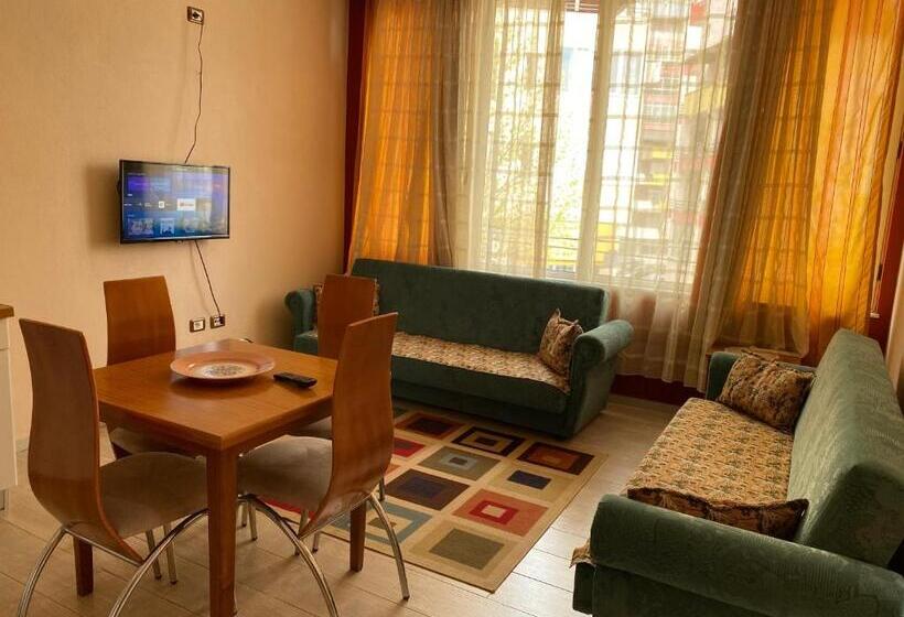 חדר משפחתי, Vila Topciu