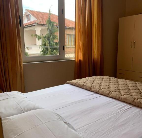 חדר משפחתי, Vila Topciu