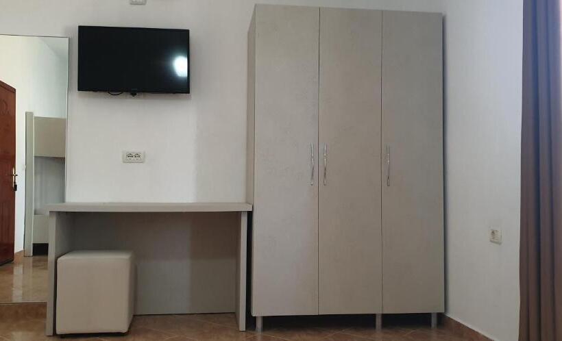 اتاق استاندارد چهار تخته با چشم‌انداز دریا, Juza