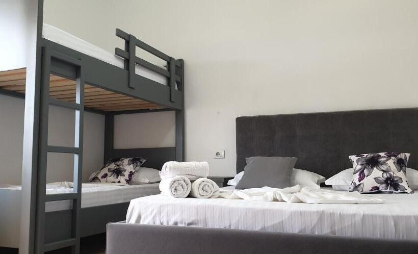 اتاق استاندارد چهار تخته با چشم‌انداز دریا, Juza