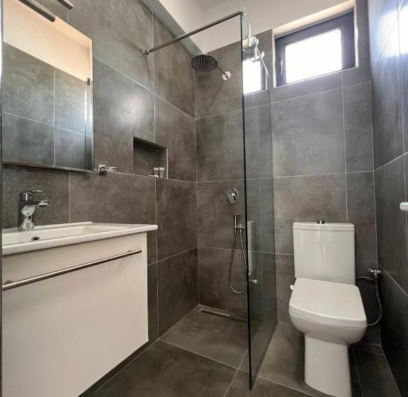 اتاق استاندارد چهارنفره با چشم‌انداز باغ, Juza