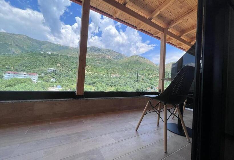 سوییت با چشم‌انداز کوه, Juza