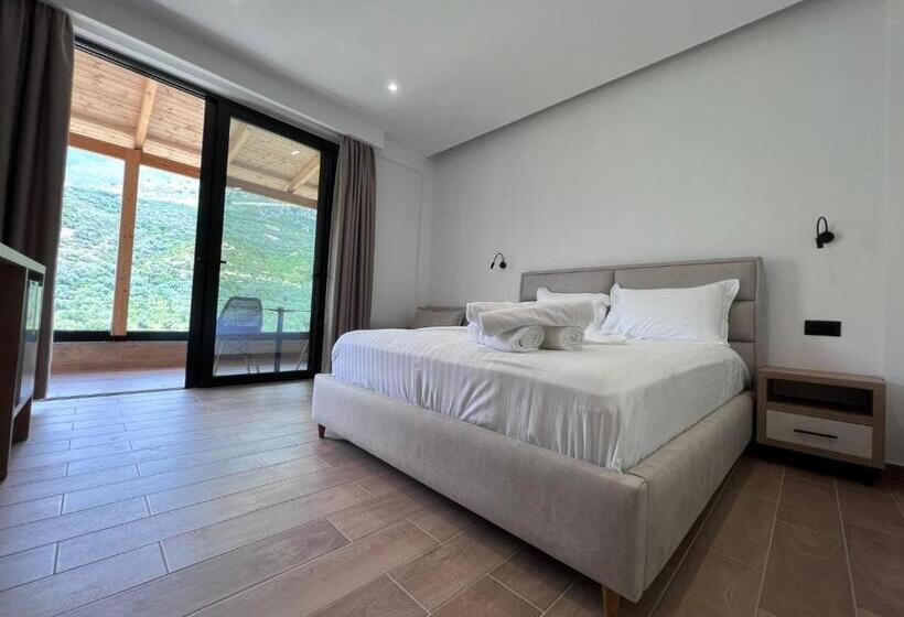 سوییت با چشم‌انداز کوه, Juza