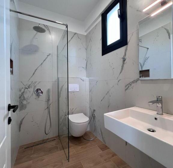 سوییت با چشم‌انداز کوه, Juza