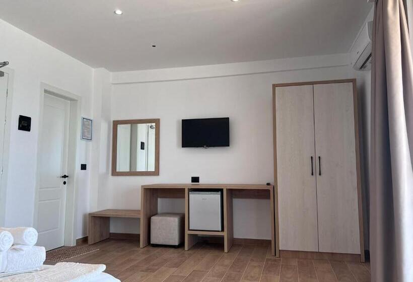 سوییت با چشم‌انداز کوه, Juza