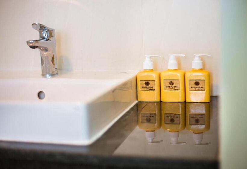 Deluxe room with river view, Moonlight Bay Hotel & Apartment