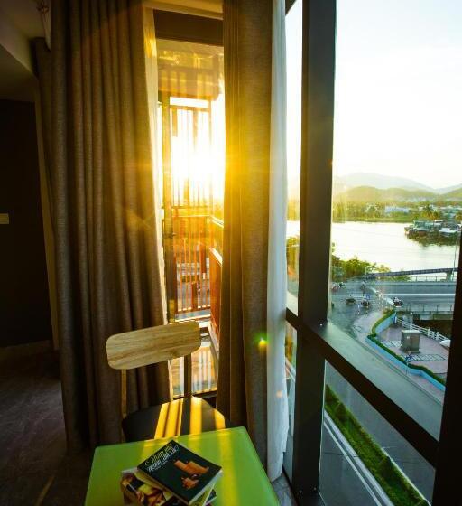 Deluxe room with river view, Moonlight Bay Hotel & Apartment