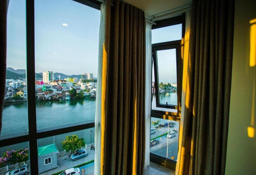 سوییت خانوادگی, Moonlight Bay Hotel & Apartment