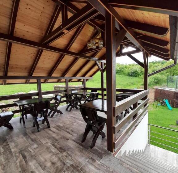 חדר דלוקס לשלושה, Vila Miorita