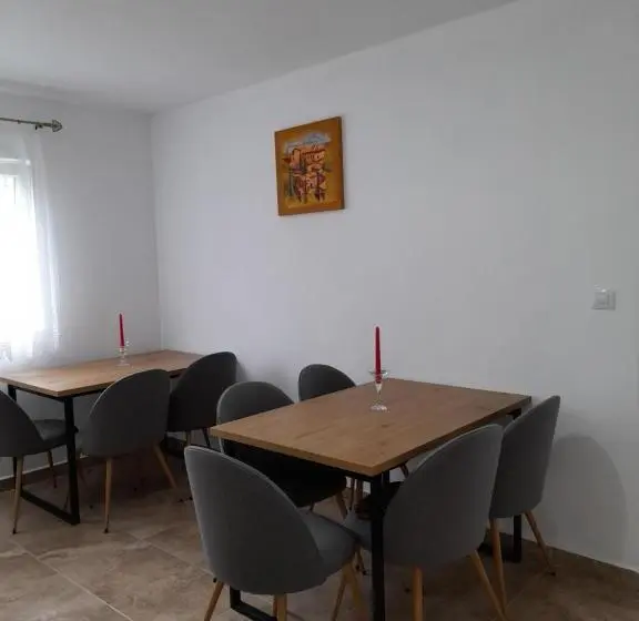 デラックスの４人部屋, Vila Miorita