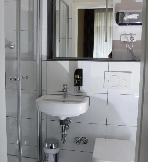 Chambre Standard Individuelle, Dea