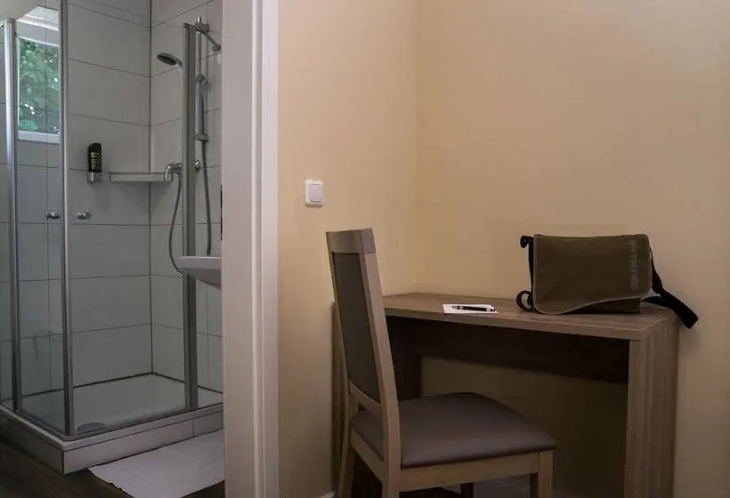 Chambre Standard Individuelle, Dea