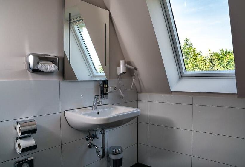 标准三人间, Dea