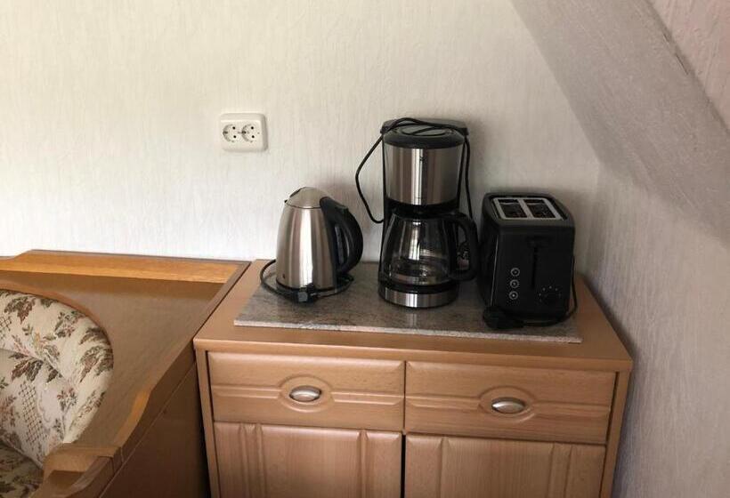 إستديو قياسى مزود بشرفة, Pension Raststüb'l