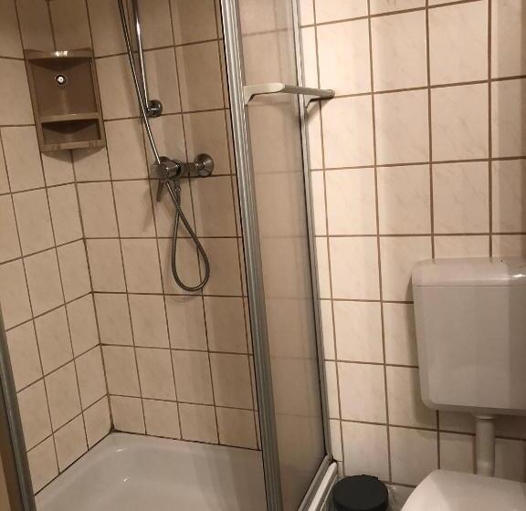 إستوديو قياسى, Pension Raststüb'l