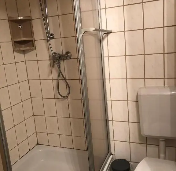 Standard-studio, Pension Raststüb'l