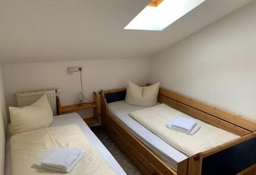 Standard-studio, Pension Raststüb'l