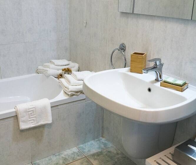 غرفة عائلية, Smy Civico Zero