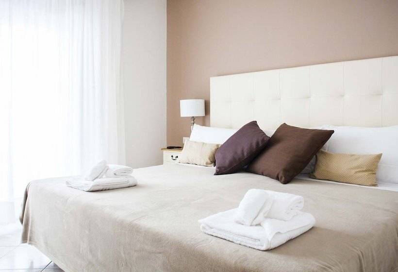 غرفة عائلية, Smy Civico Zero