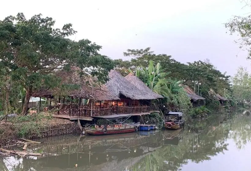 Family bungalow with river view, Hometravel Mekong Can Tho