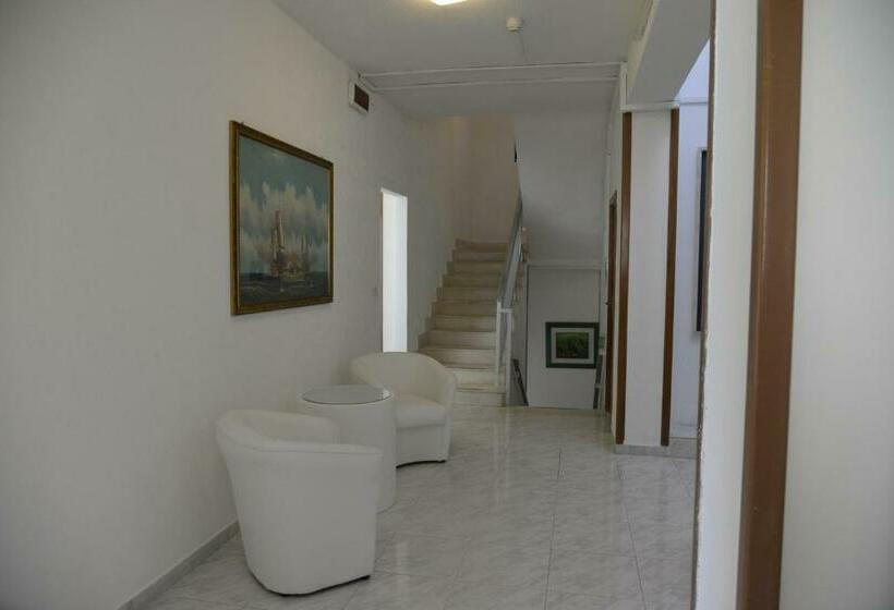 חדר סטנדרט יחיד, Morini