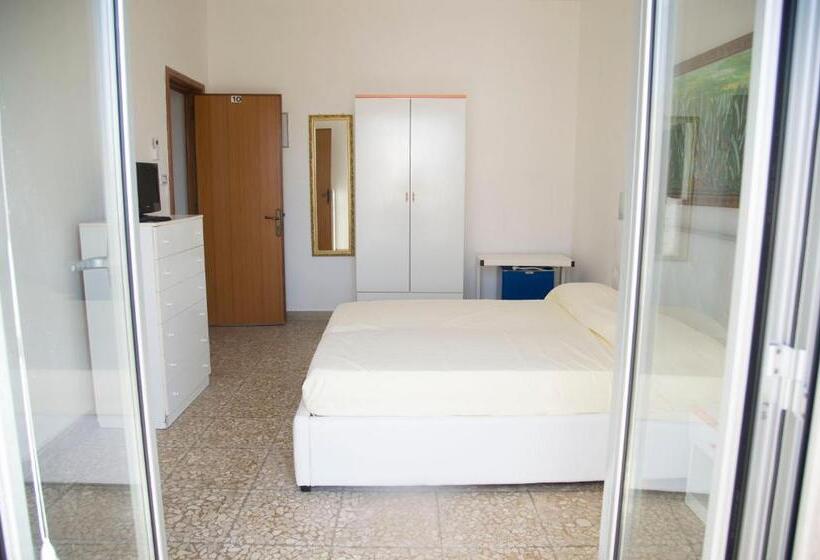 חדר סטנדרט עם מיטת קינג, Morini