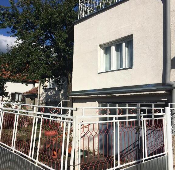 اتاق استاندارد با سرویس بهداشتی مشترک, Sobe Sanja