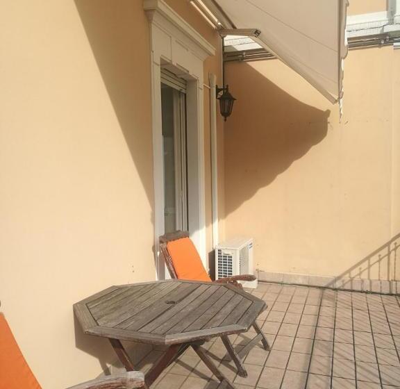 חדר סטנדרט, Rainbow Relais