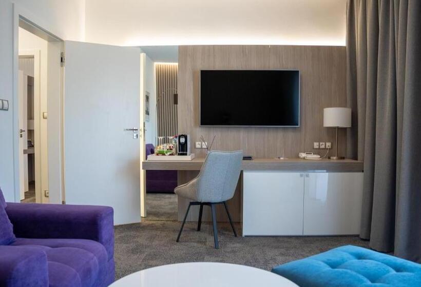 スーペリアースイート, Hraniční Zámeček