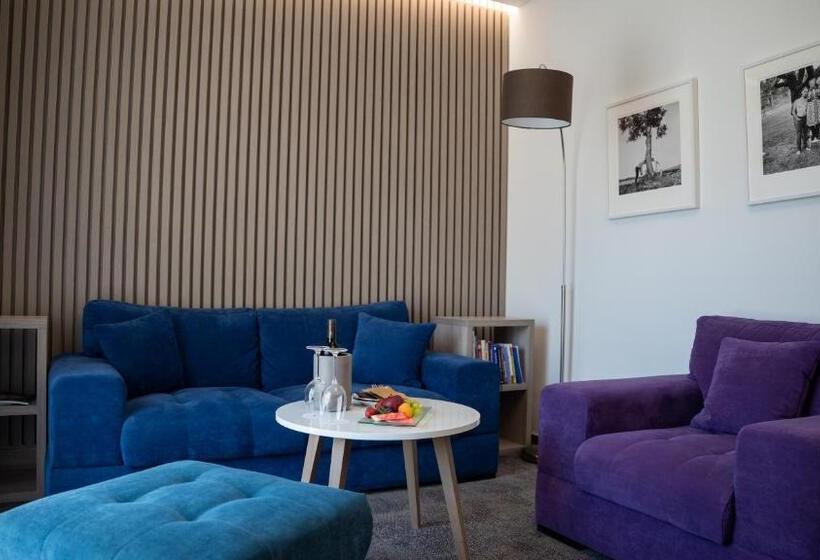 スーペリアースイート, Hraniční Zámeček