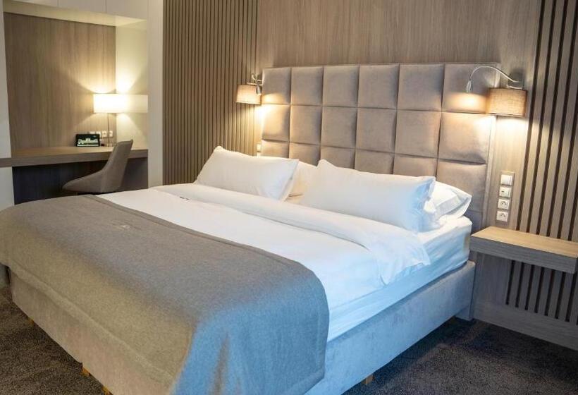 スーペリアースイート, Hraniční Zámeček