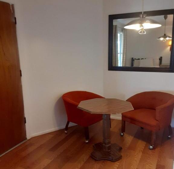 غرفة ديلوكس ثلاثية, 66 Motel