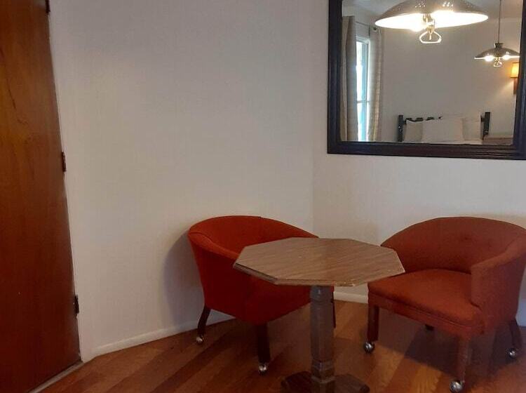 غرفة ديلوكس ثلاثية, 66 Motel