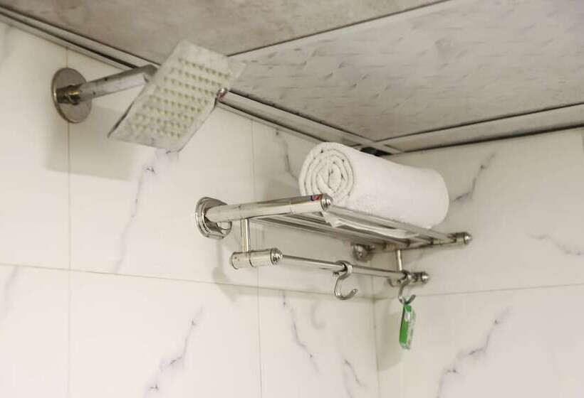 Camera Deluxe, Plaza Executive   Near Bkc