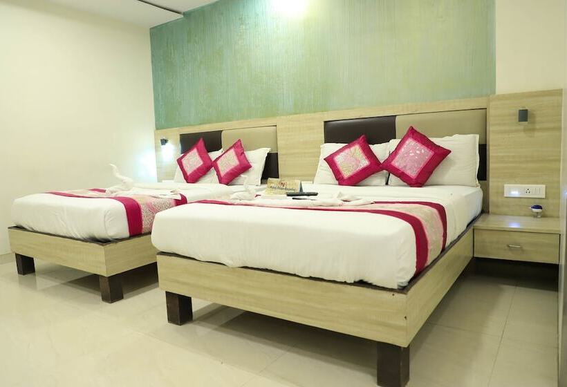 Camera Deluxe, Plaza Executive   Near Bkc