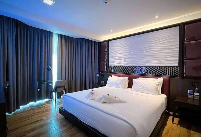 디럭스 룸, Holatel