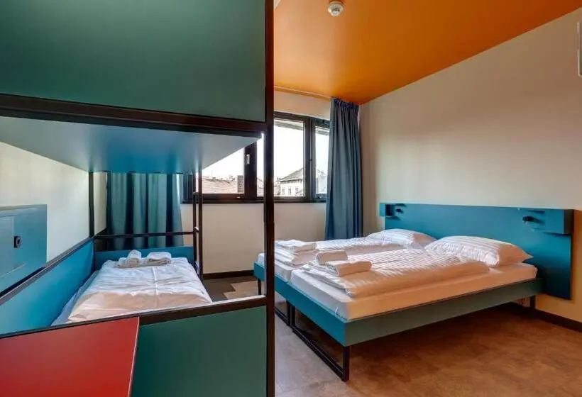 スタンダード4人部屋, Meininger Budapest Great Market Hall