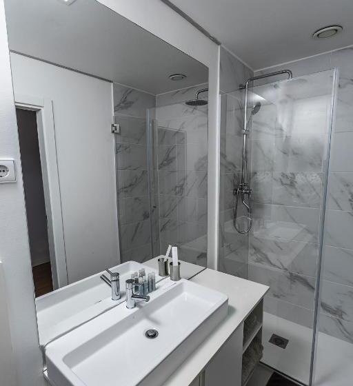 דירת חדר נוף לים, Xenon Urban Apartments