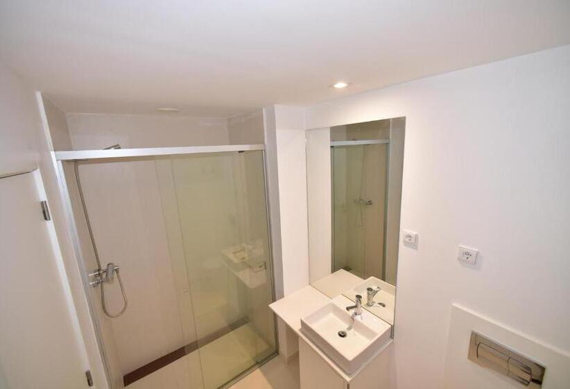 דירת שלושה חדרים, Xenon Urban Apartments