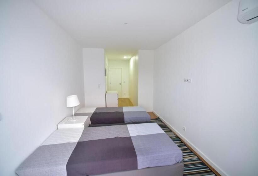 דירת שלושה חדרים, Xenon Urban Apartments