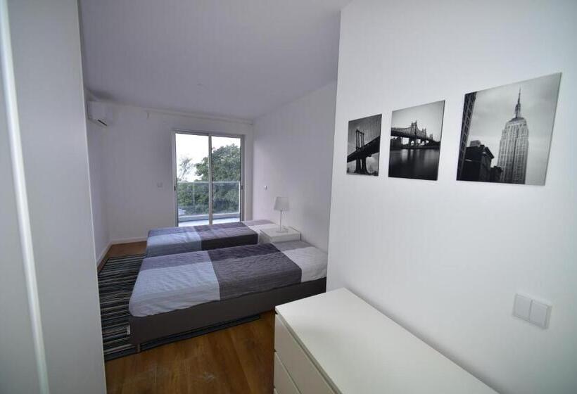 דירת שלושה חדרים, Xenon Urban Apartments