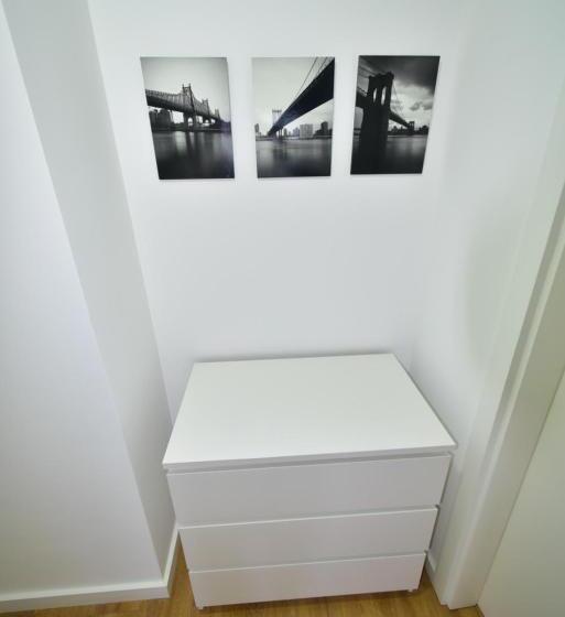 דירת שלושה חדרים, Xenon Urban Apartments