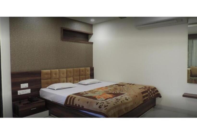 豪华房间, Balcony Rooms Overlooking The Main Market