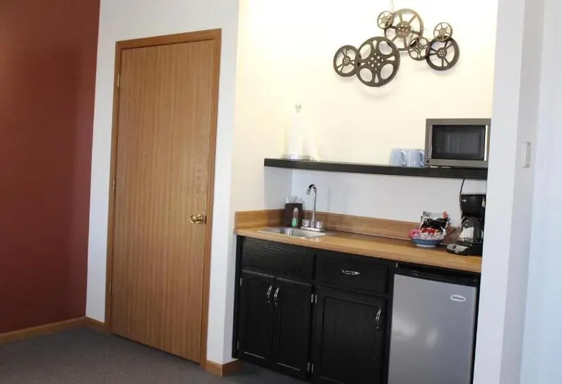 سوییت جونیور لوکس, Basswood Resort