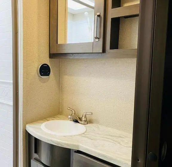 اتاق استاندارد, Basswood Resort